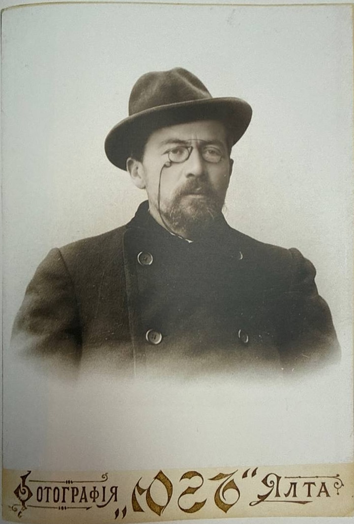 А. П. Чехов в шляпе, портрет ялтинского фотоателье «Юг»